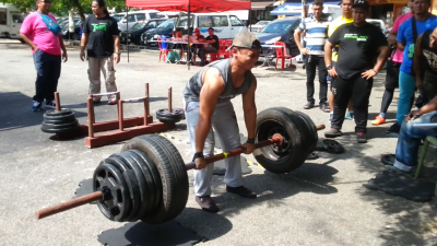 Aiman - Axle Deadlift 200kg