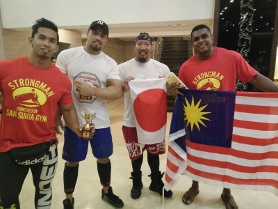 Bersama Mizuki Toyota daripada Jepun dan Nugondid Buranasate daripada Thailand